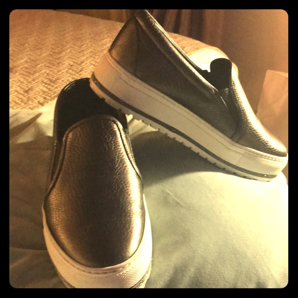 Brunello Cucinelli Leather sneaker.